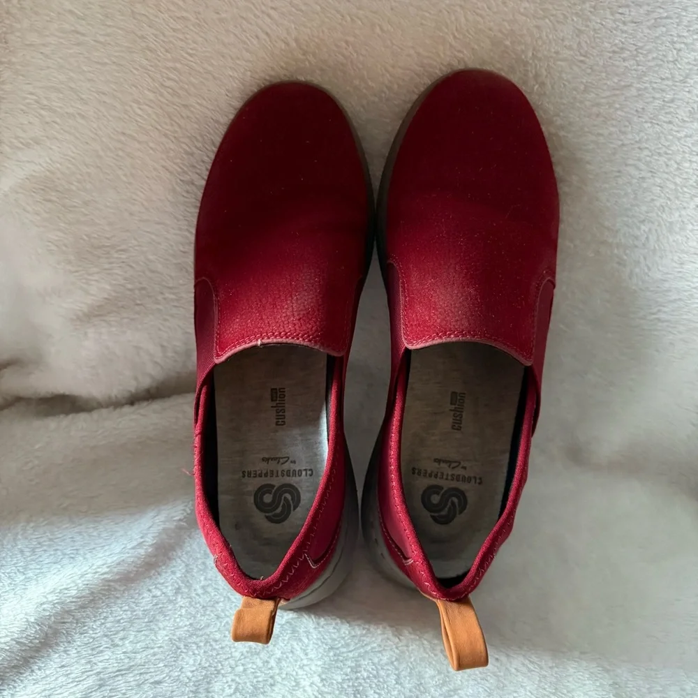Clarks Shoes‎ Red Slip-On Women’s Size 6 Flats Loafers
